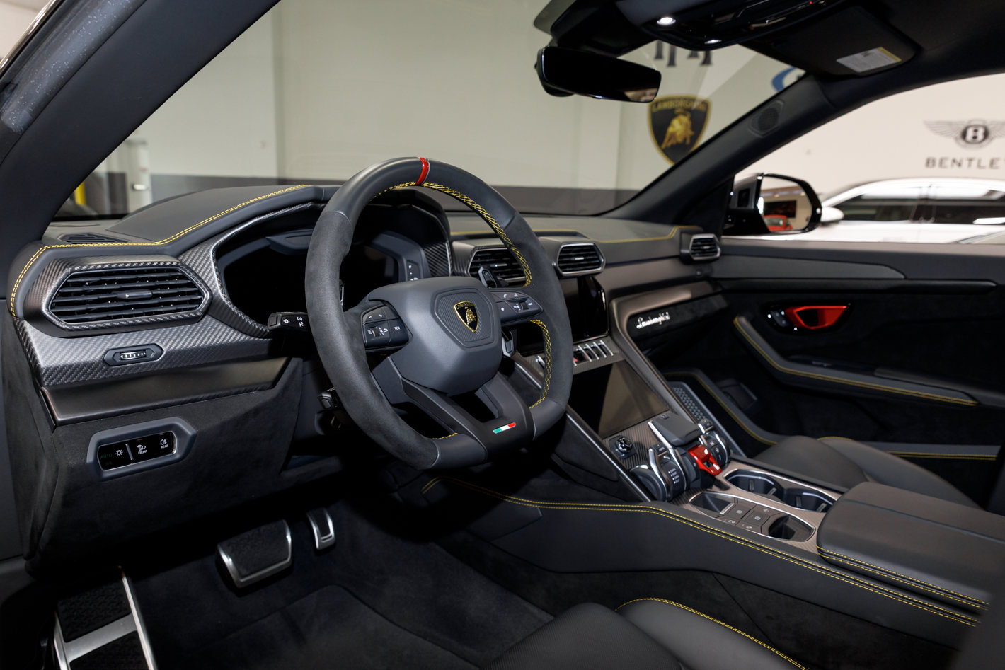 Used 2024 Lamborghini Urus Performante AWD/4WD image 44