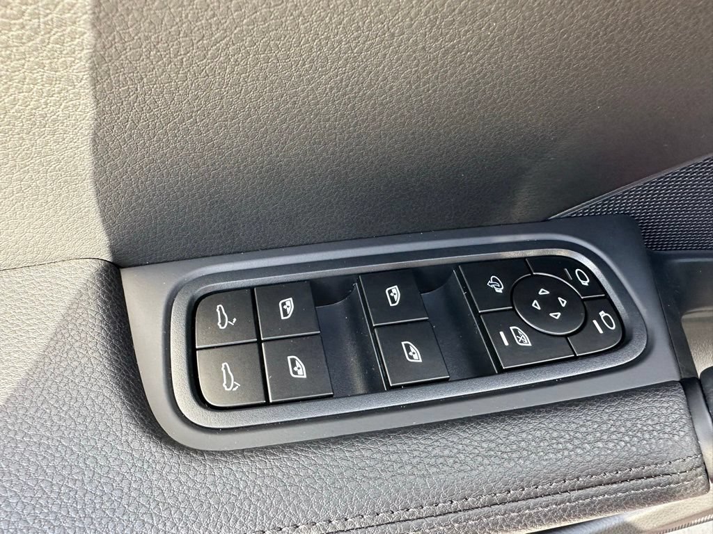Used 2026 Porsche Cayenne AWD/4WD image 20
