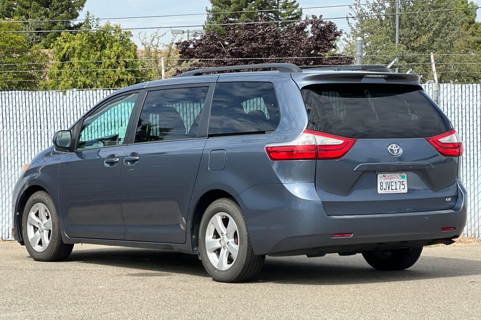 Used 2015 Toyota Sienna LE FWD image 5