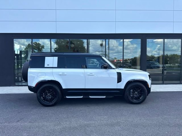 Used 2022 Land Rover Defender 110 X-Dynamic SE AWD/4WD image 2