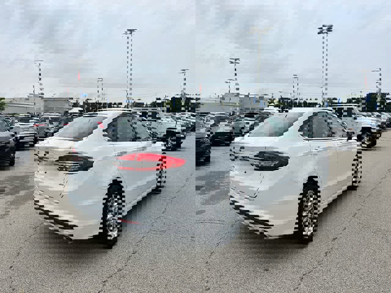 Used 2018 Ford Fusion SE image 13