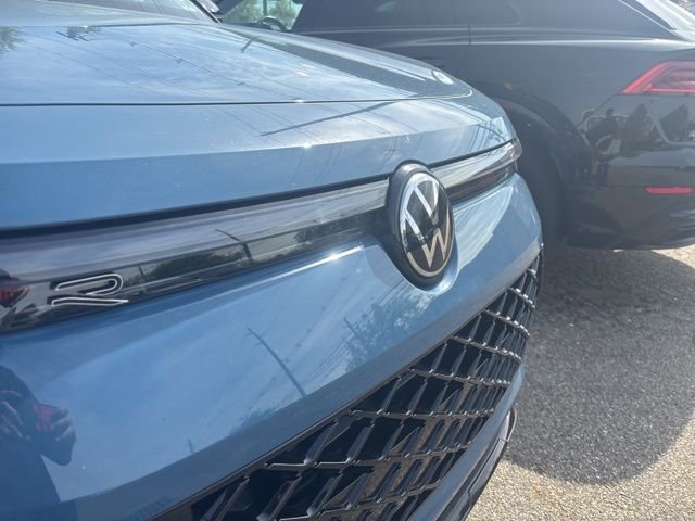 Used 2025 Volkswagen Tiguan SE R-Line AWD/4WD image 12