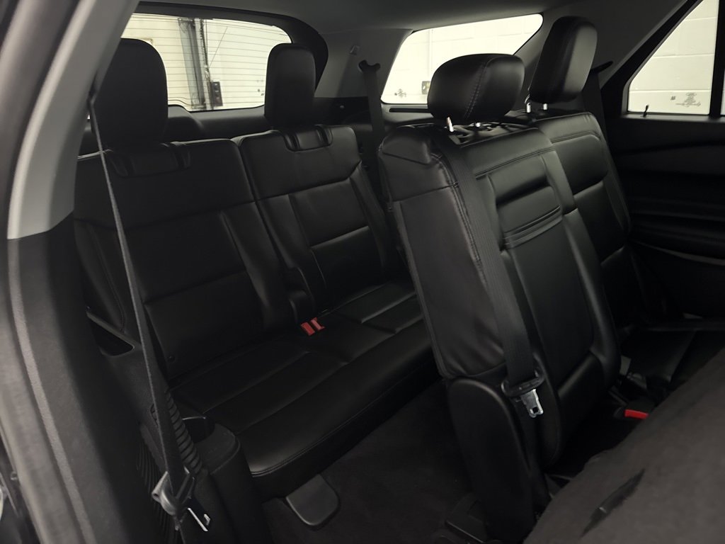 Used 2022 Ford Explorer XLT image 48