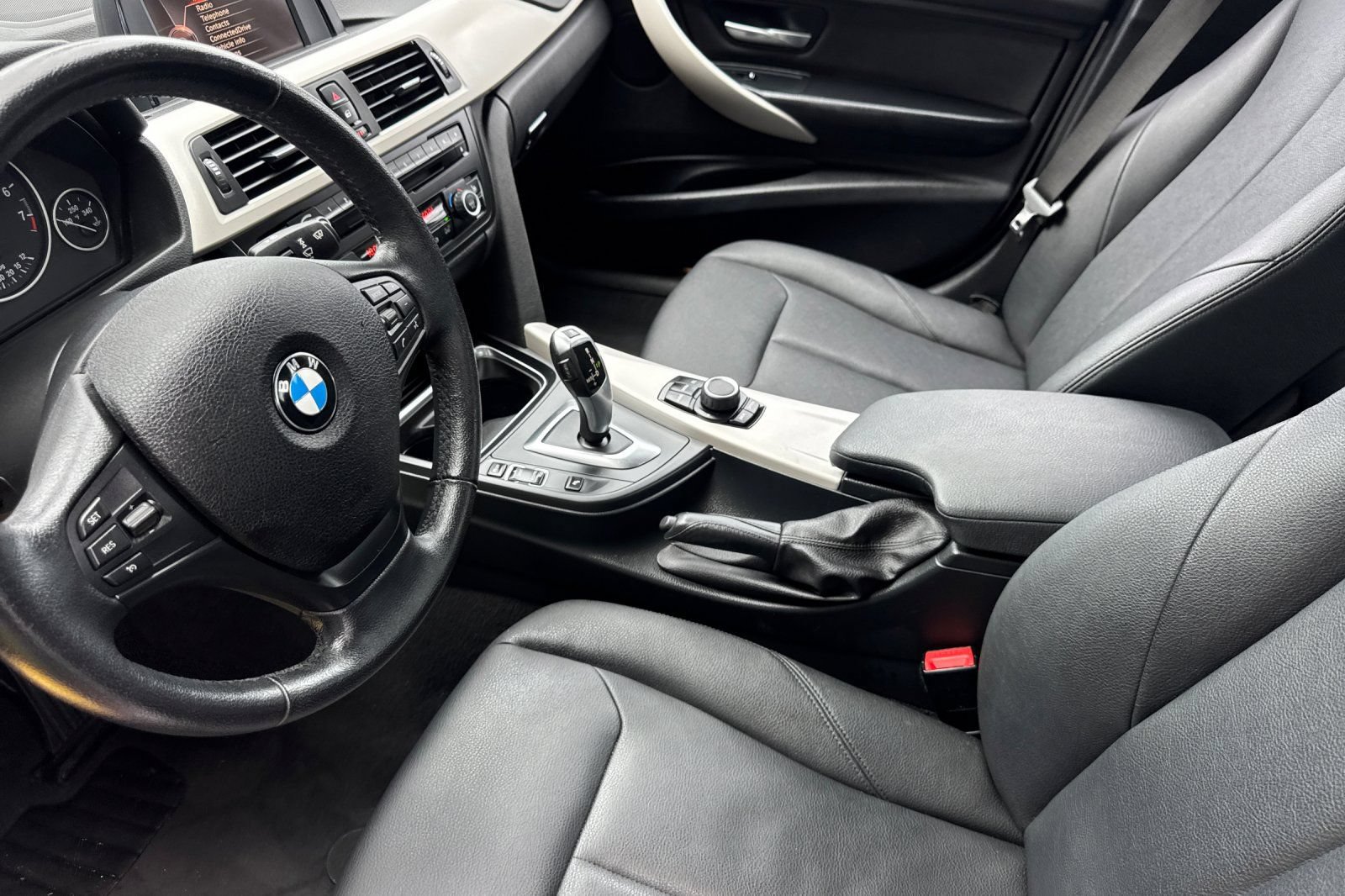 Used 2015 BMW 320i xDrive Sedan AWD/4WD image 10