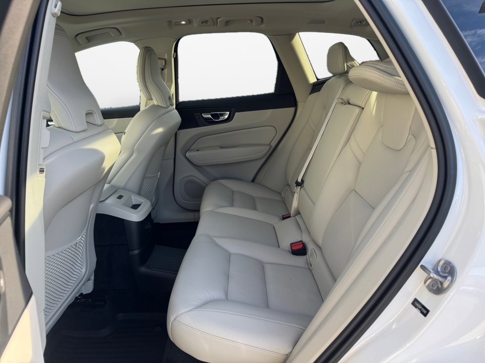 Used 2023 Volvo XC60 T8 Plus w/ Protection Package Premier image 16