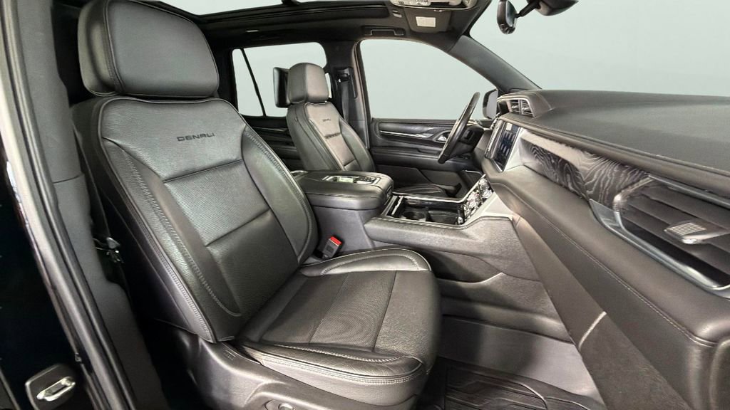 Used 2021 GMC Yukon Denali w/ Denali Premium Package AWD/4WD image 39