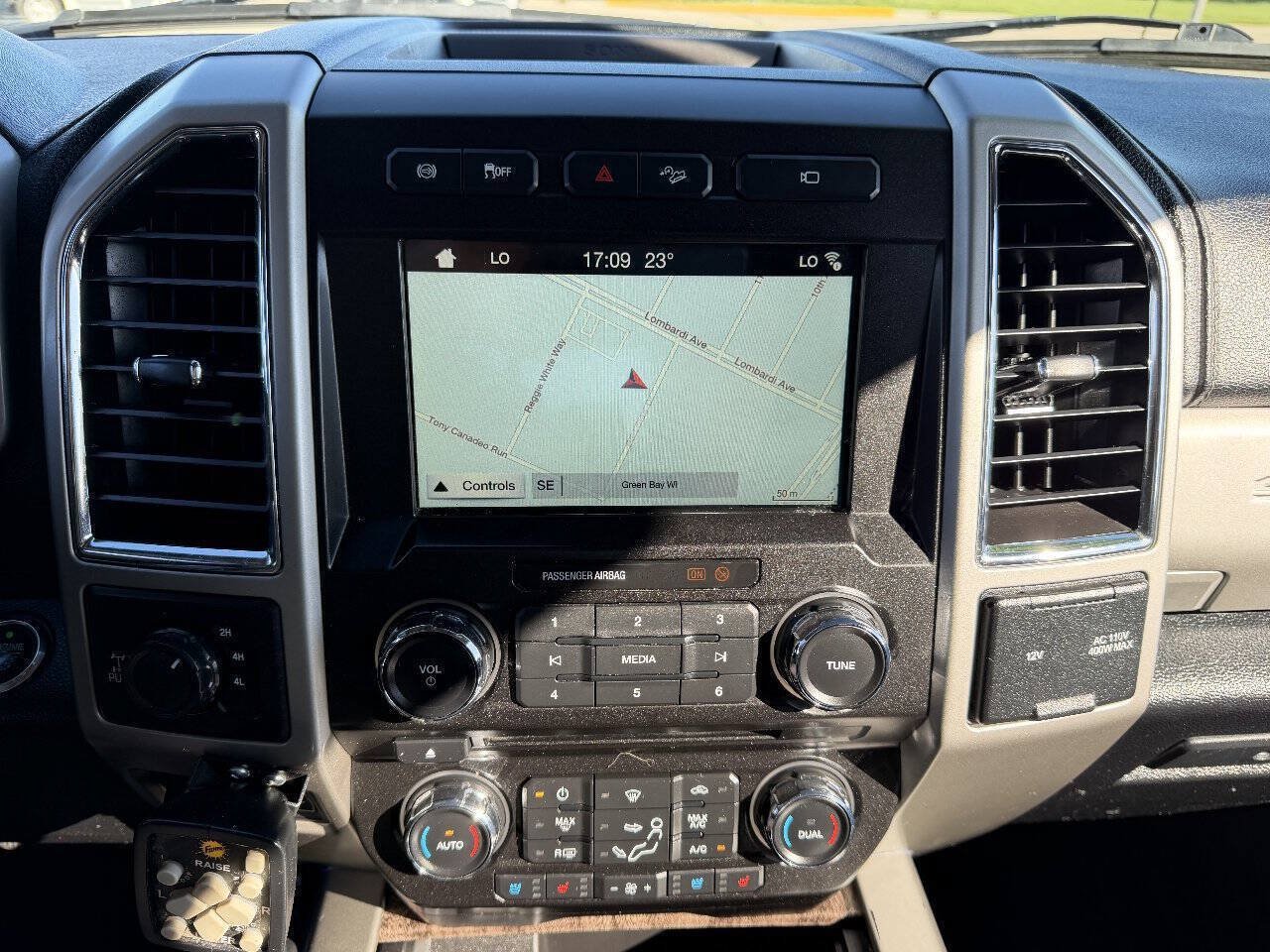 Used 2018 Ford F350 Lariat w/ Lariat Ultimate Package AWD/4WD image 27