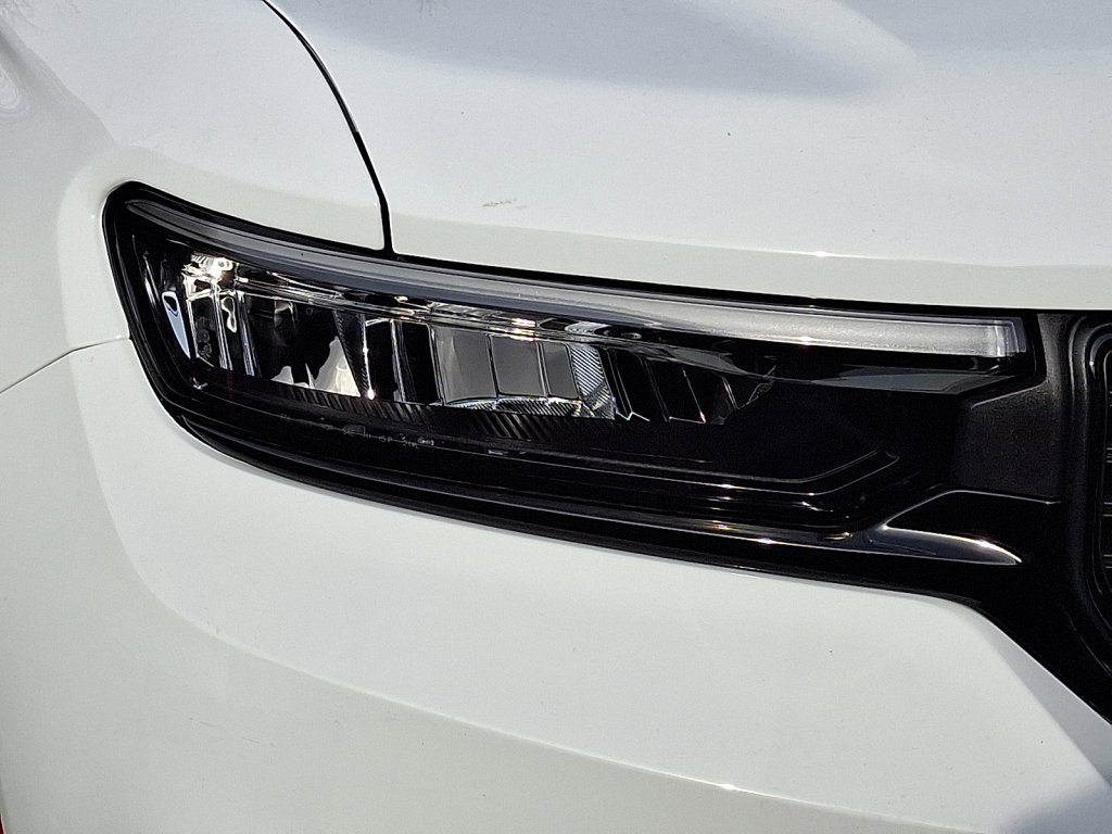 New 2025 Jeep Grand Cherokee Limited w/ Black Appearance Package image 3