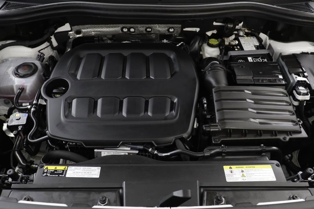 Used 2025 Volkswagen Tiguan SE w/ Panoramic Sunroof Package image 21