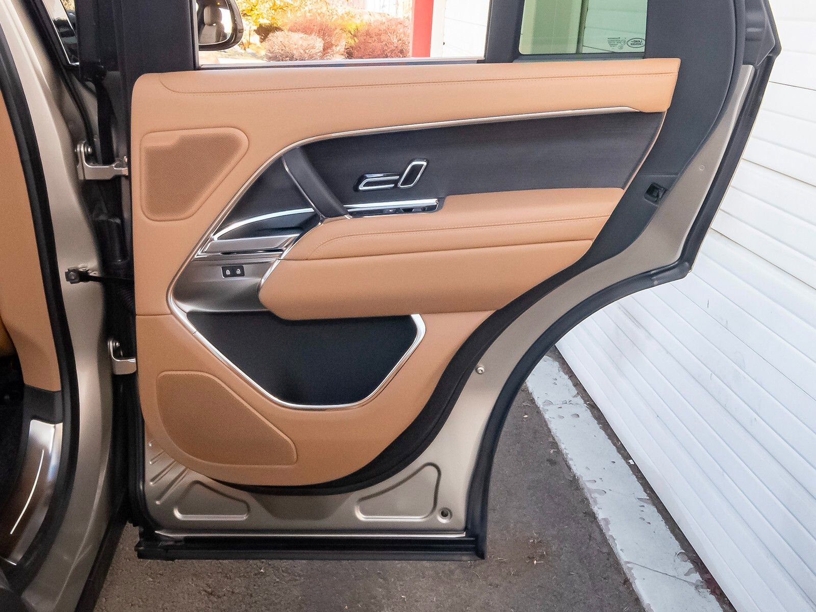 New 2025 Land Rover Range Rover SE image 47