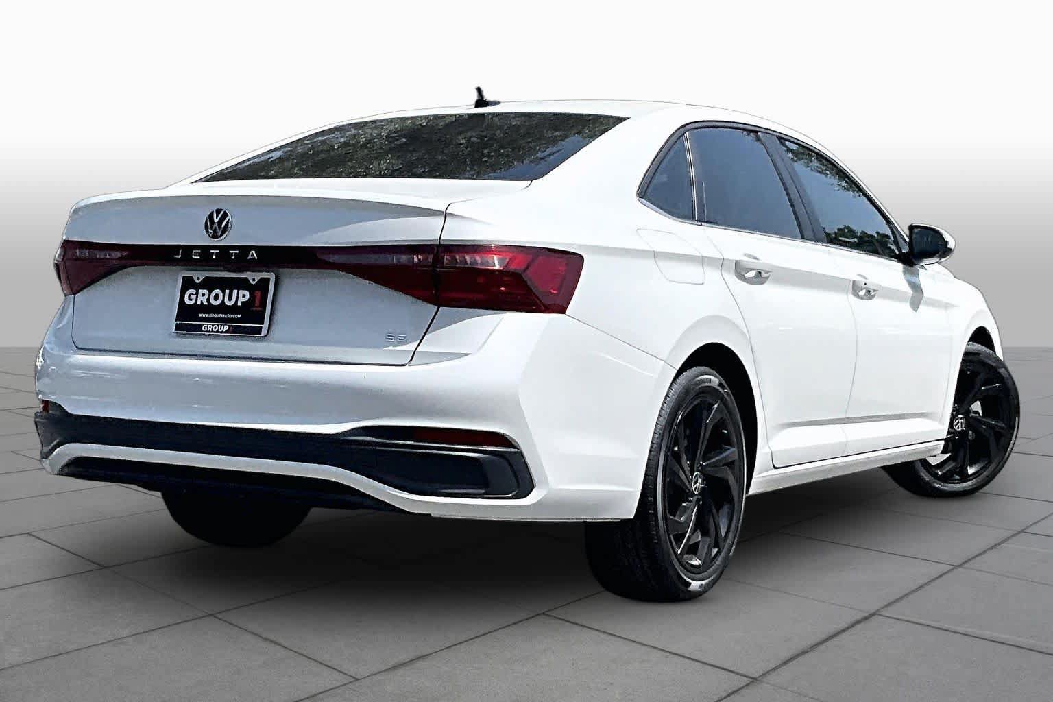 Used 2026 Volkswagen Jetta SE FWD image 13