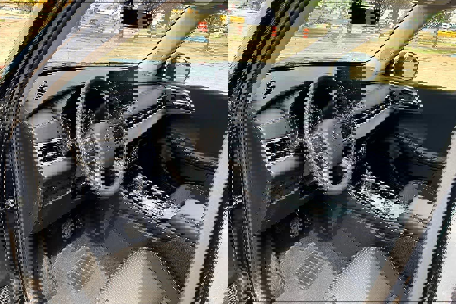 Used 2025 Mitsubishi Outlander ES image 2