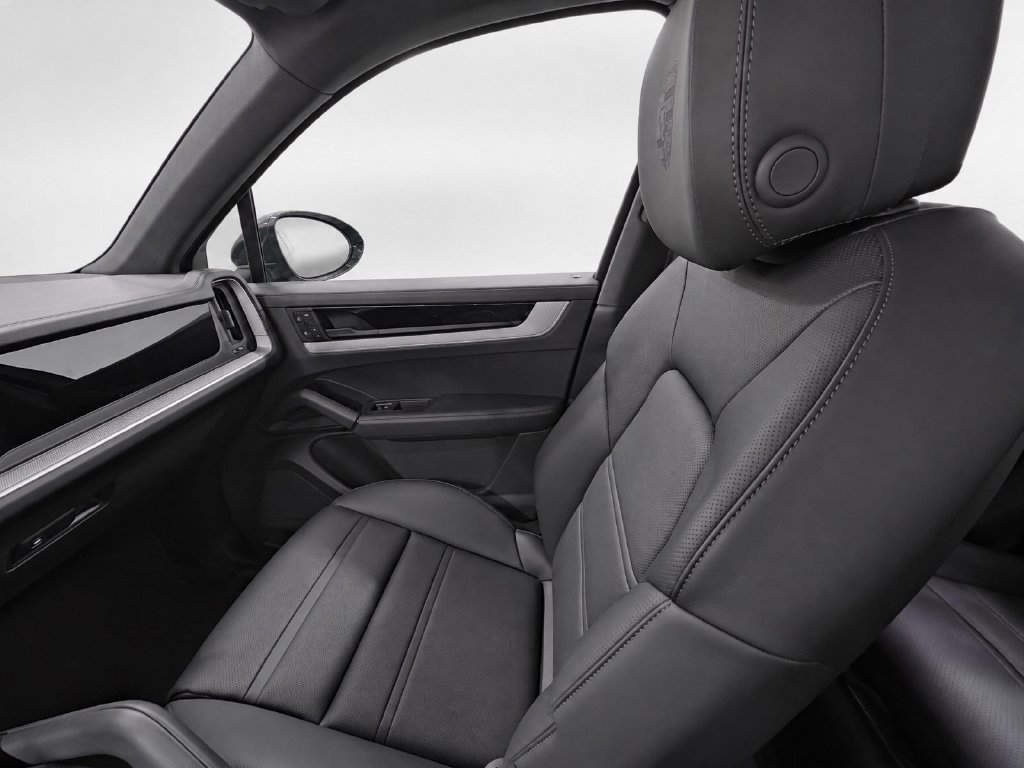 Certified 2026 Porsche Cayenne S w/ Premium Package Plus AWD/4WD image 17