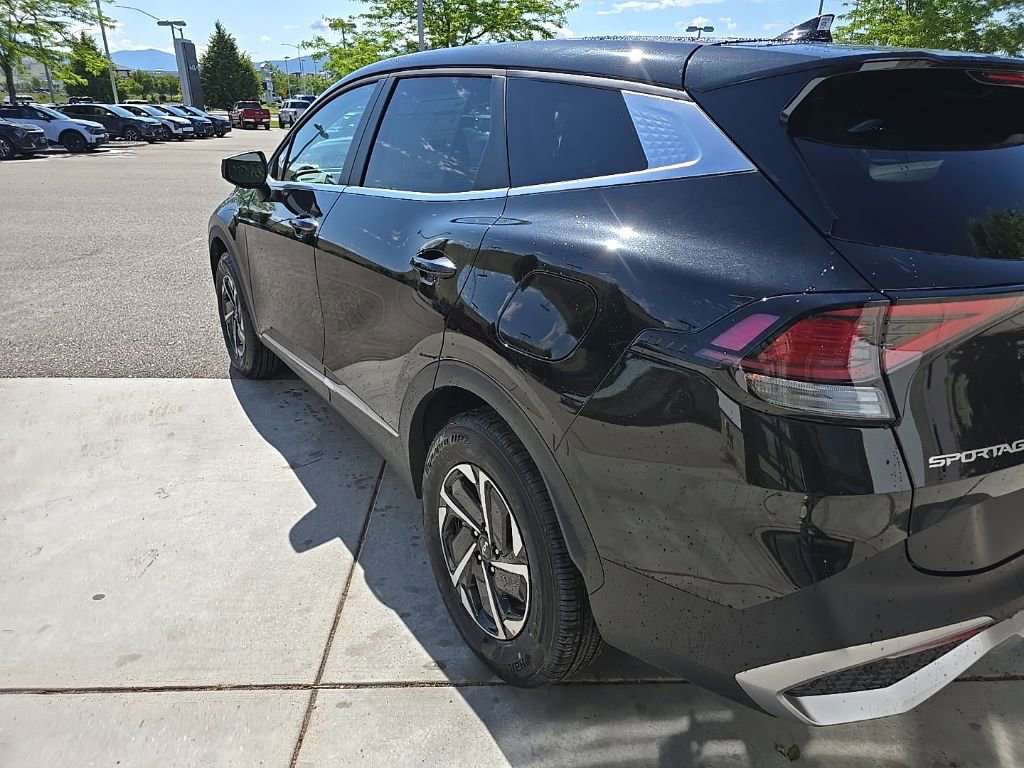 New 2025 Kia Sportage LX image 4