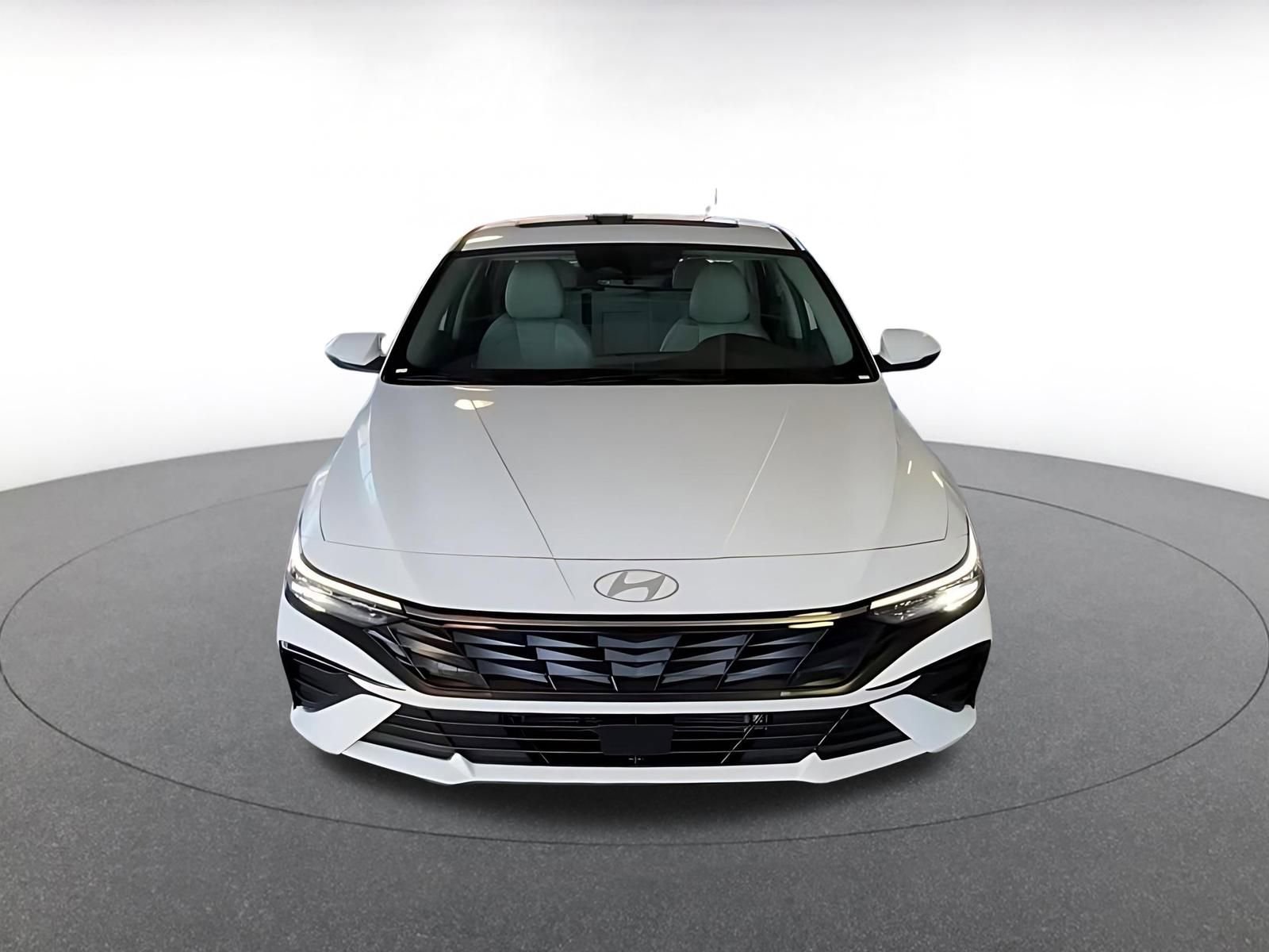 Used 2025 Hyundai Elantra Limited image 6