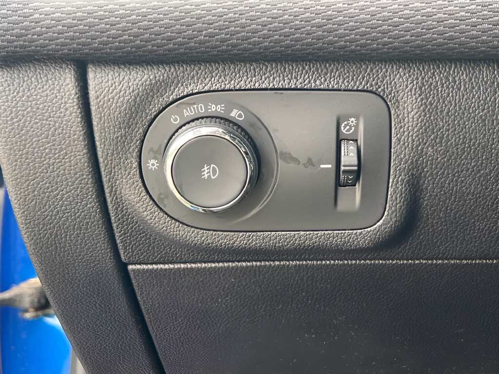 Used 2018 Chevrolet Cruze LT w/ Convenience Package FWD image 19