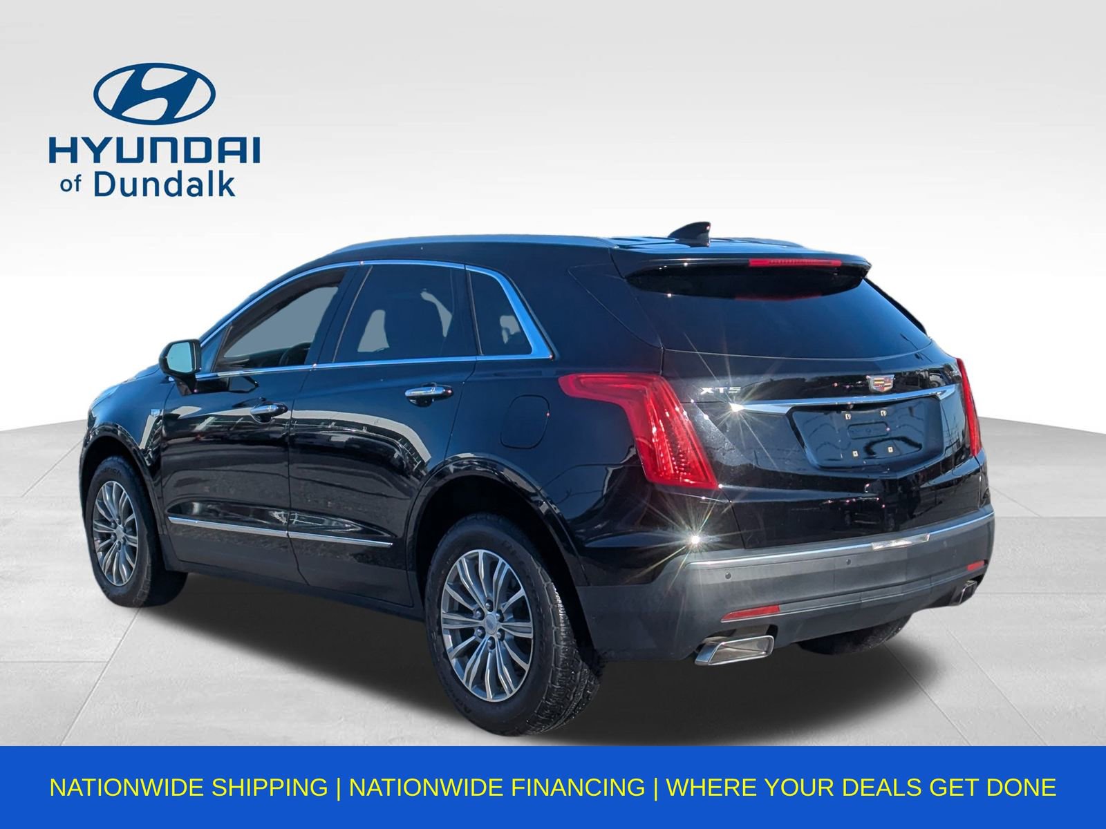 Used 2017 Cadillac XT5 Luxury w/ Driver Awareness Package image 3