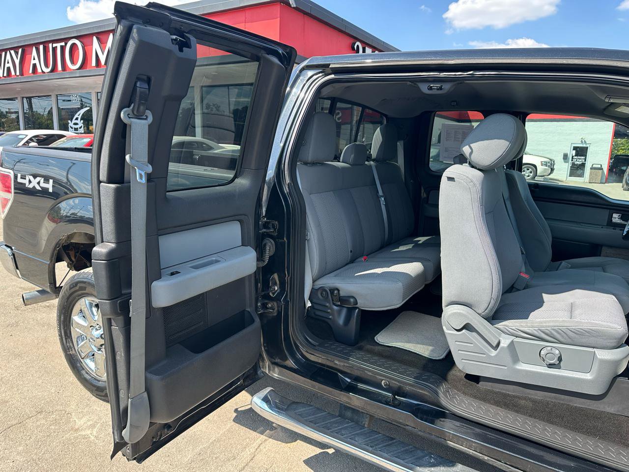 Used 2014 Ford F150 XLT w/ Equipment Group 302A Luxury AWD/4WD image 11