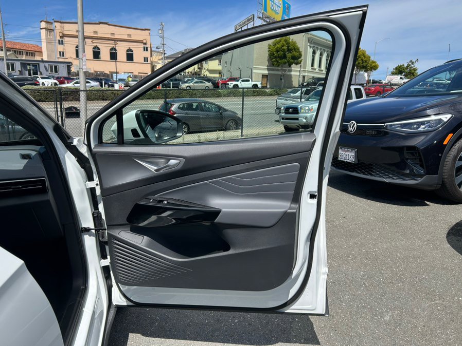 Used 2023 Volkswagen ID.4 Pro S Plus RWD image 34