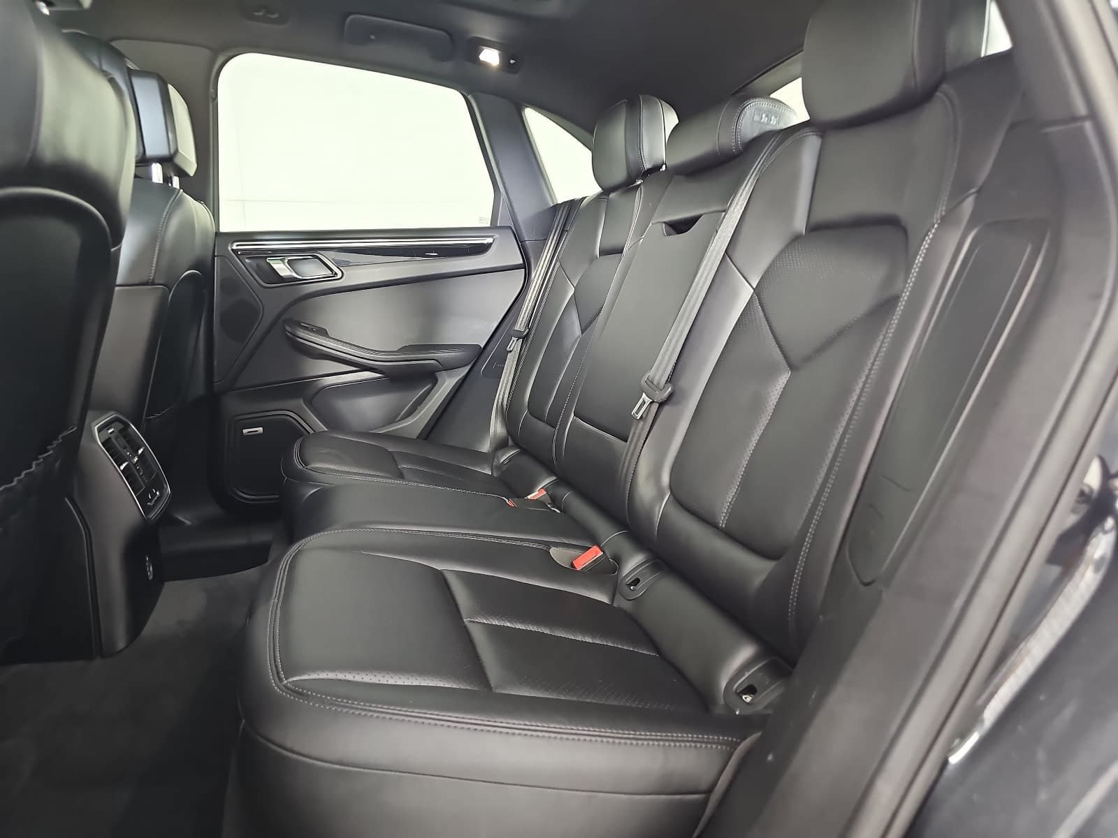 Used 2018 Porsche Macan S AWD/4WD image 14