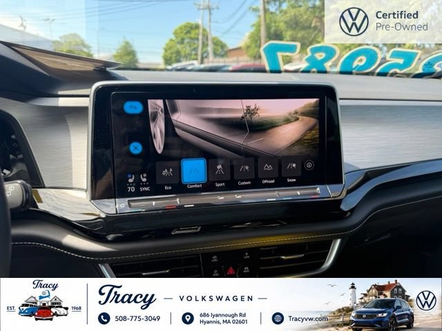Certified 2024 Volkswagen Atlas Cross Sport SE w/ Panoramic Sunroof Package AWD/4WD image 18