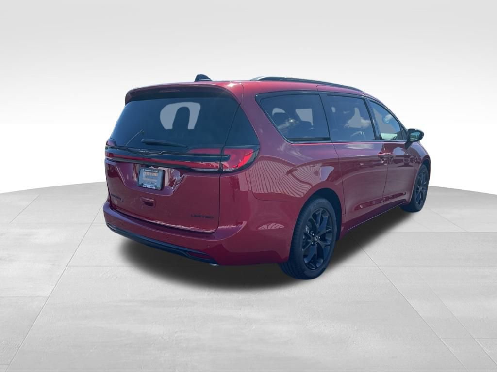 New 2026 Chrysler Pacifica Limited image 8