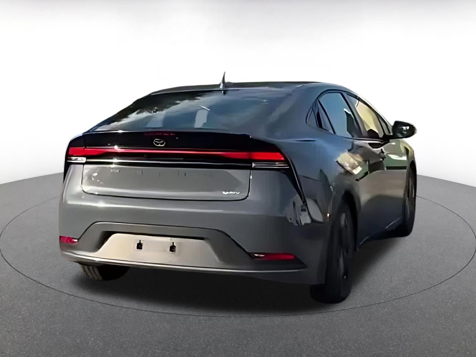 Used 2025 Toyota Prius LE image 9