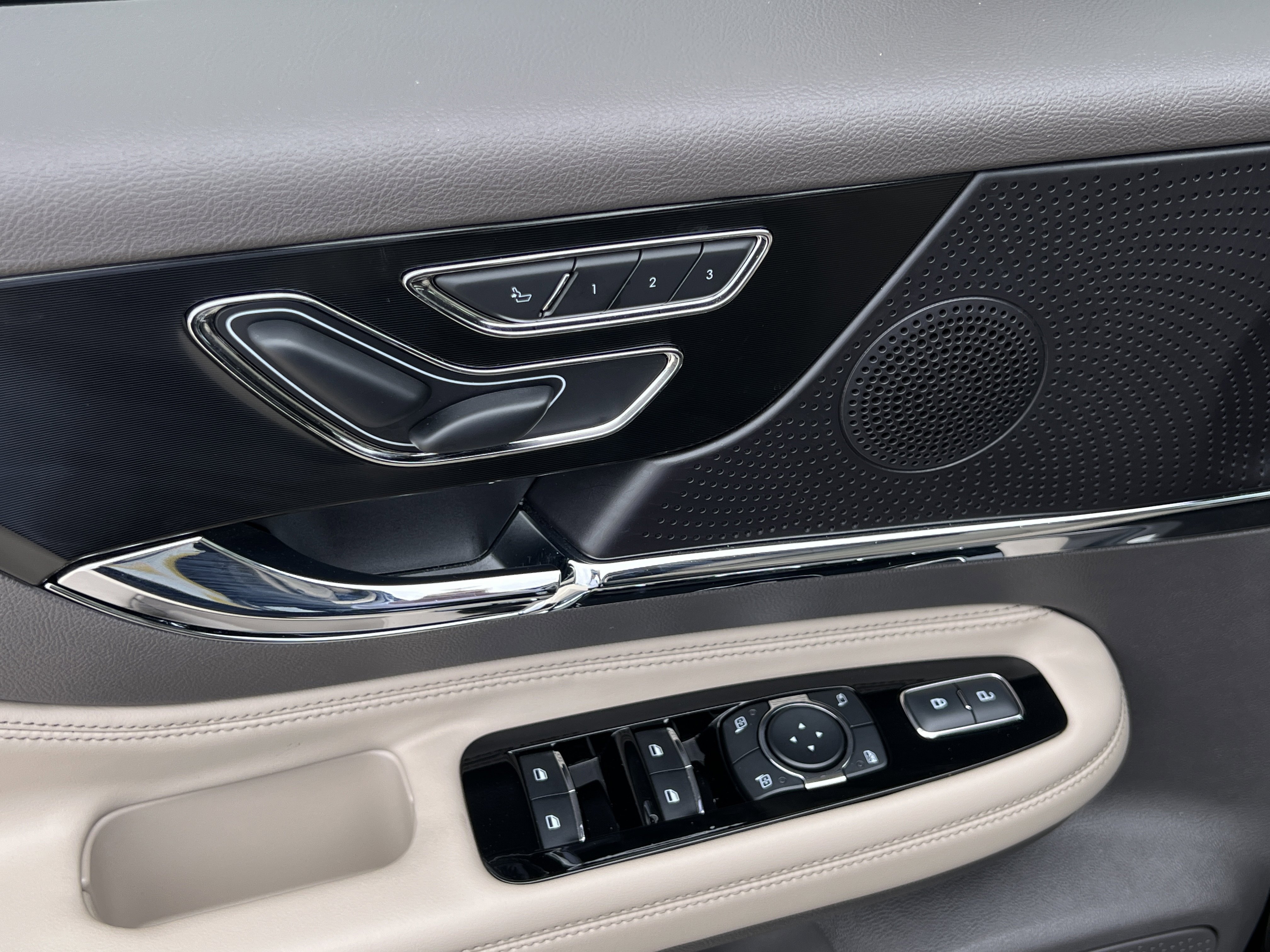 Certified 2024 Lincoln Corsair FWD image 28