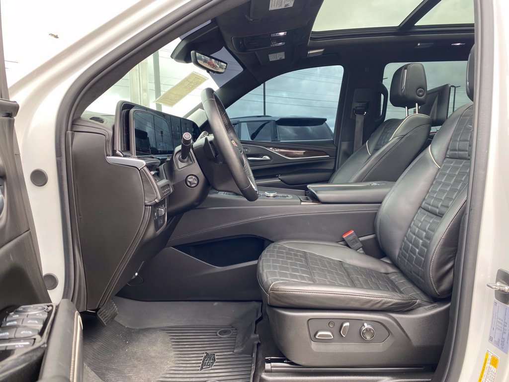 Used 2024 Cadillac Escalade Sport Platinum w/ LPO, ONYX Package AWD/4WD image 10