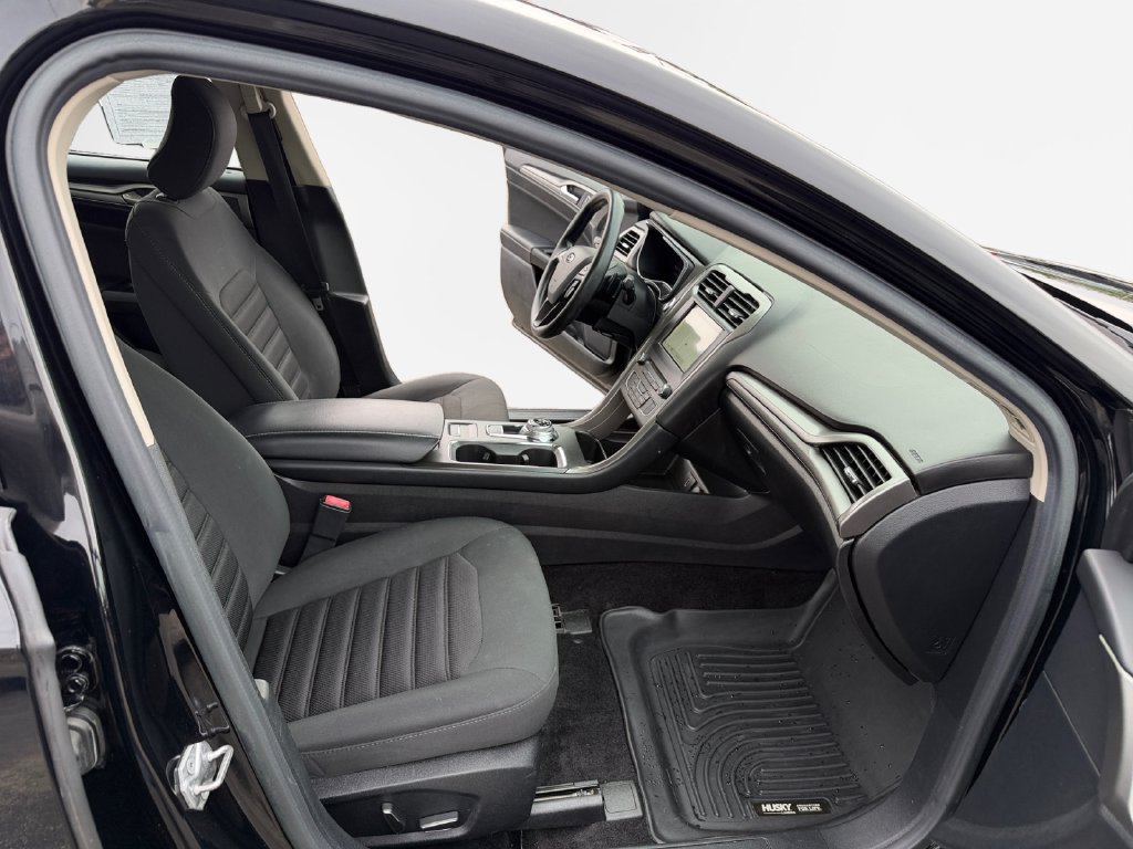 Used 2017 Ford Fusion SE w/ Fusion SE Technology Package FWD image 26