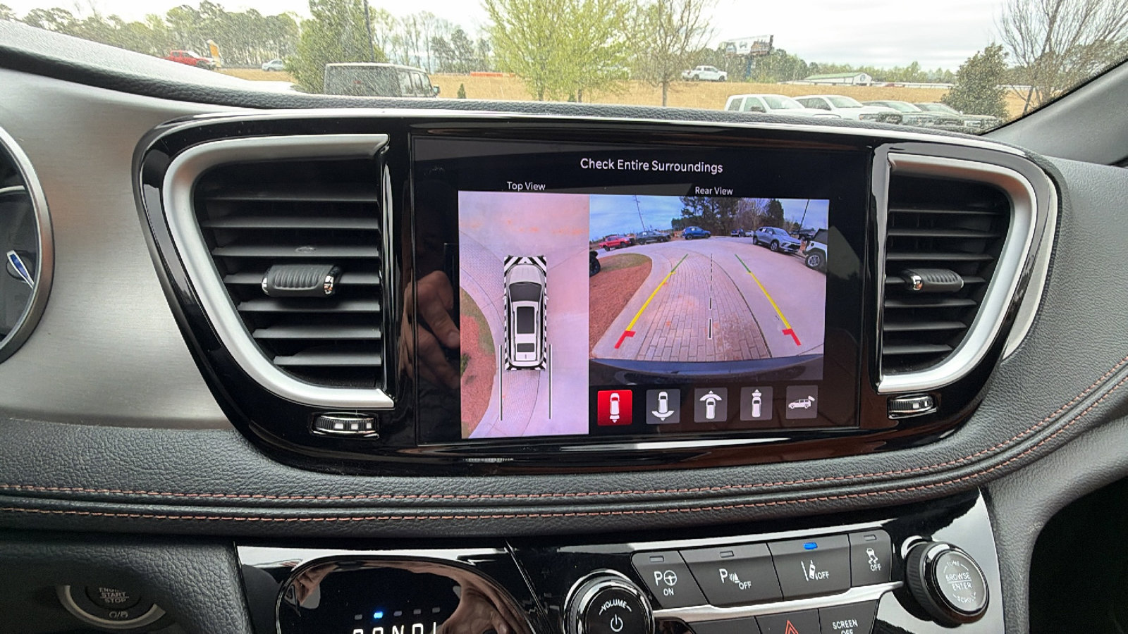 Used 2024 Chrysler Pacifica Pinnacle FWD image 36