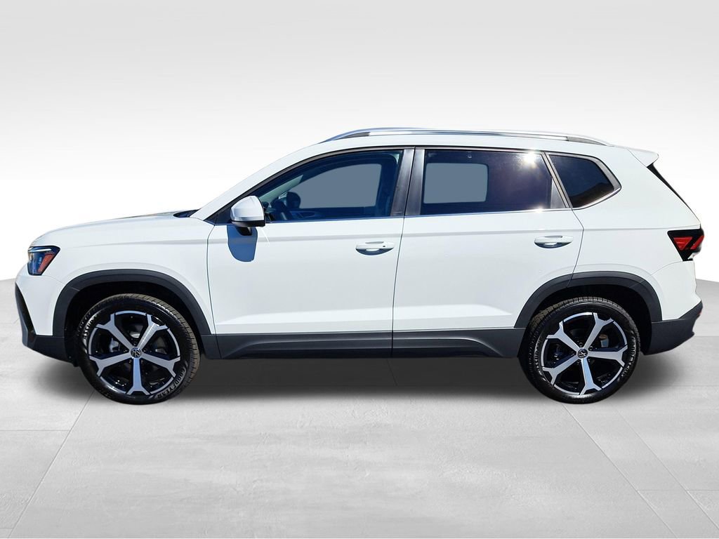 New 2025 Volkswagen Taos SEL image 9