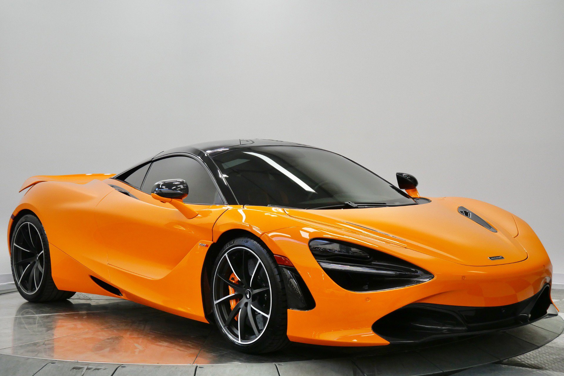 Used 2022 McLaren 720S RWD image 3