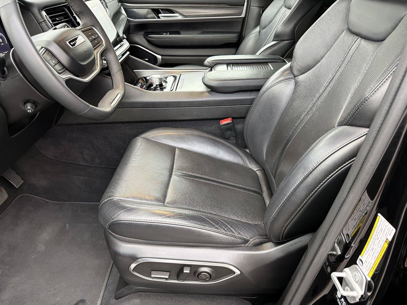 Used 2024 Jeep Wagoneer Series II w/ Flexible Seating Group RWD image 8