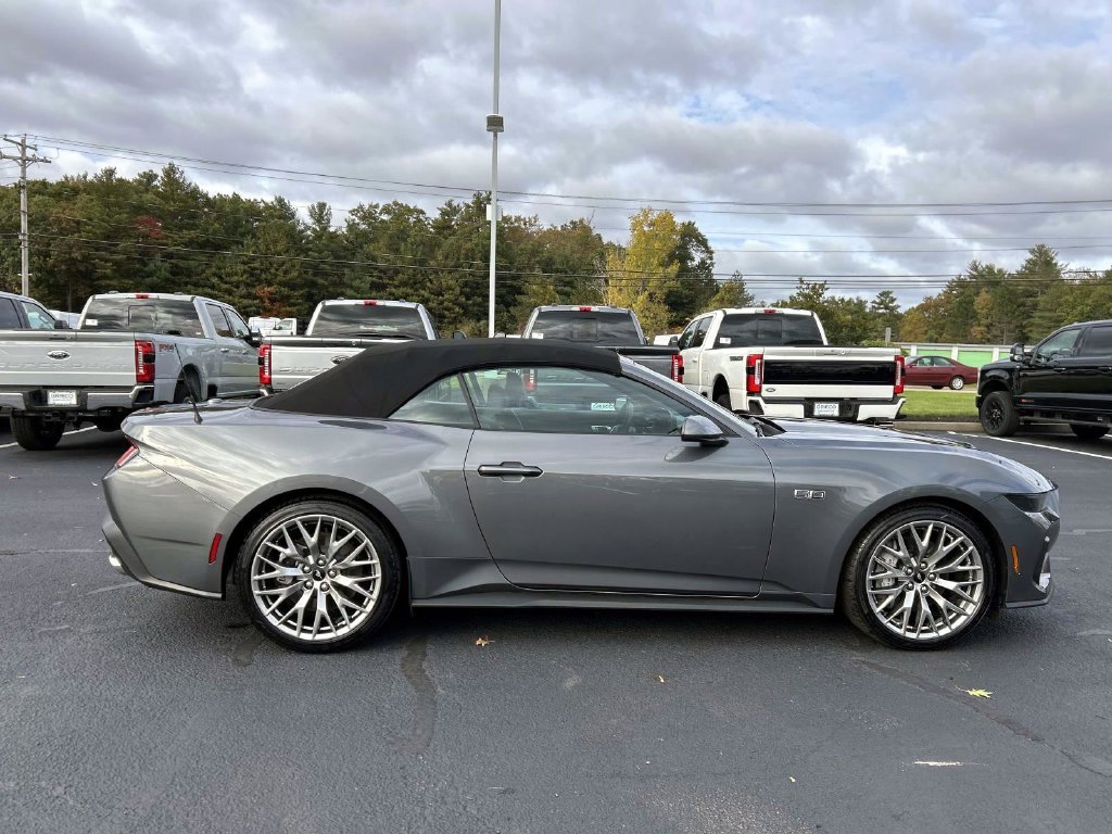 Used 2026 Ford Mustang GT Premium RWD image 2