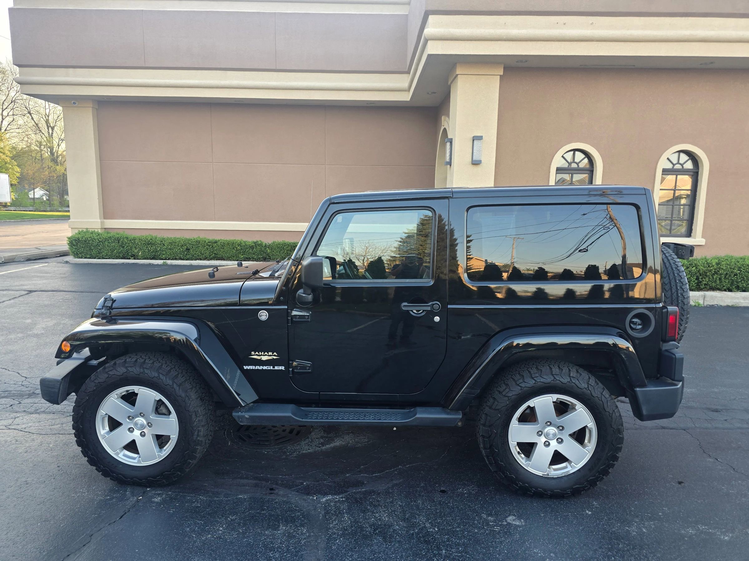 Used 2012 Jeep Wrangler Sahara w/ Connectivity Group AWD/4WD image 5