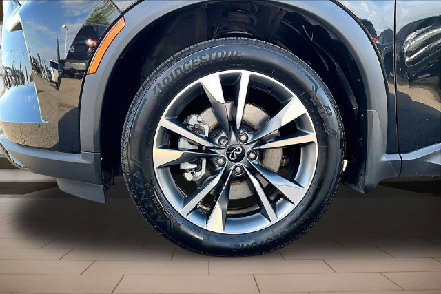 Used 2023 INFINITI QX60 Luxe w/ Cargo Package FWD image 9