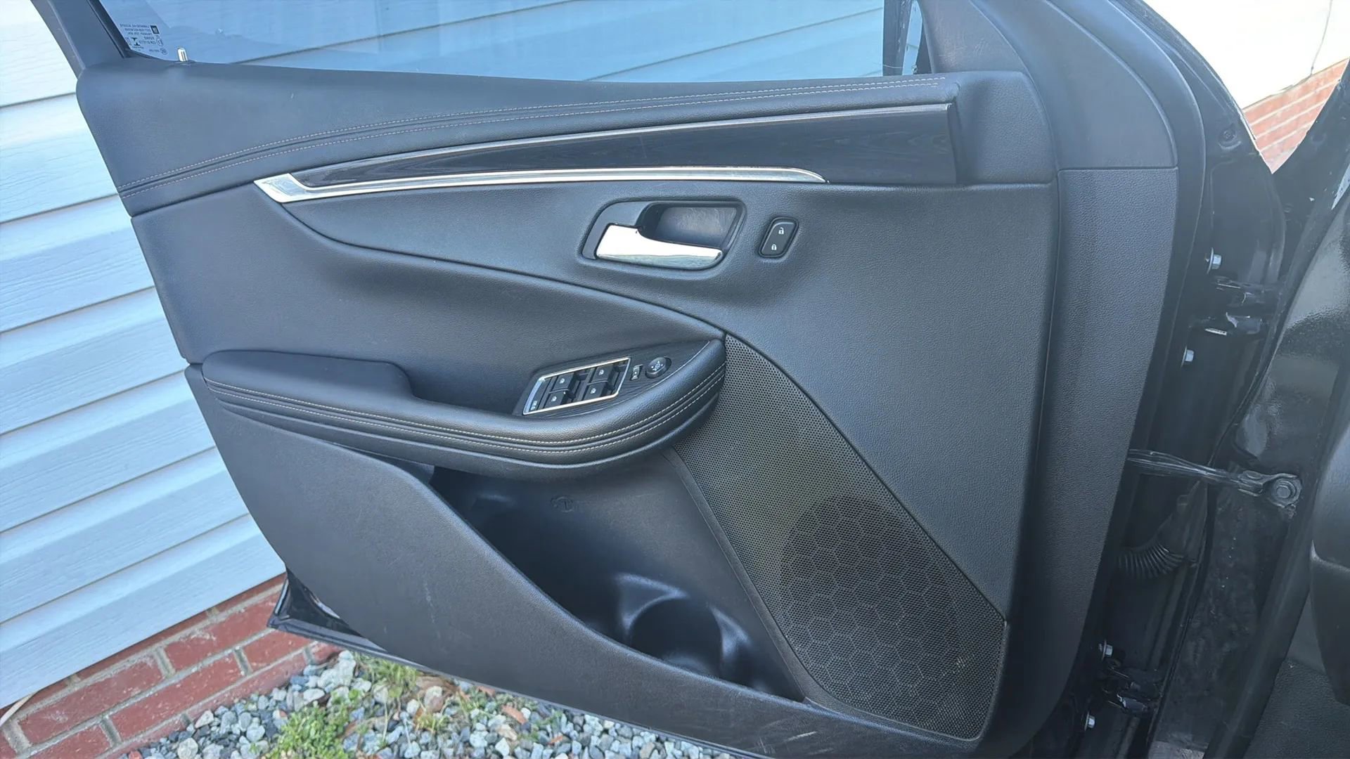 Used 2018 Chevrolet Impala LT image 25