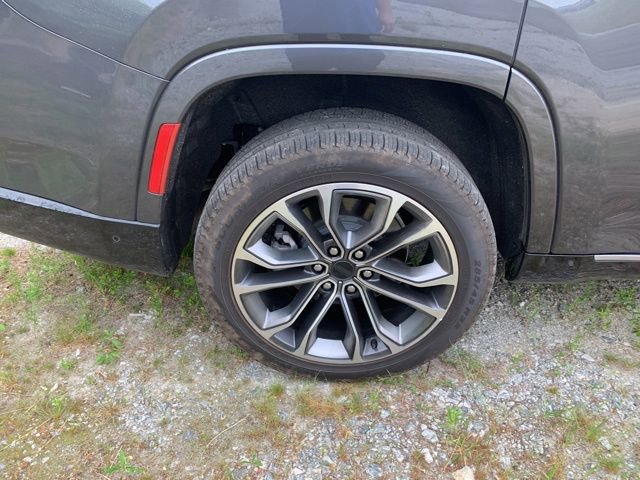 Used 2025 Jeep Grand Wagoneer Series III AWD/4WD image 9