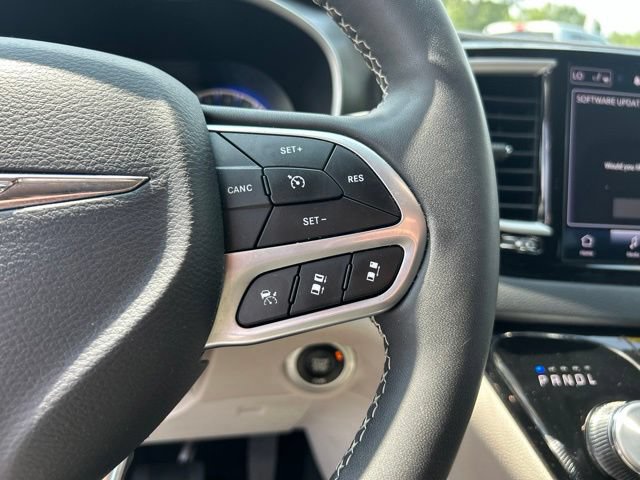 Used 2024 Chrysler Pacifica Touring-L FWD image 22