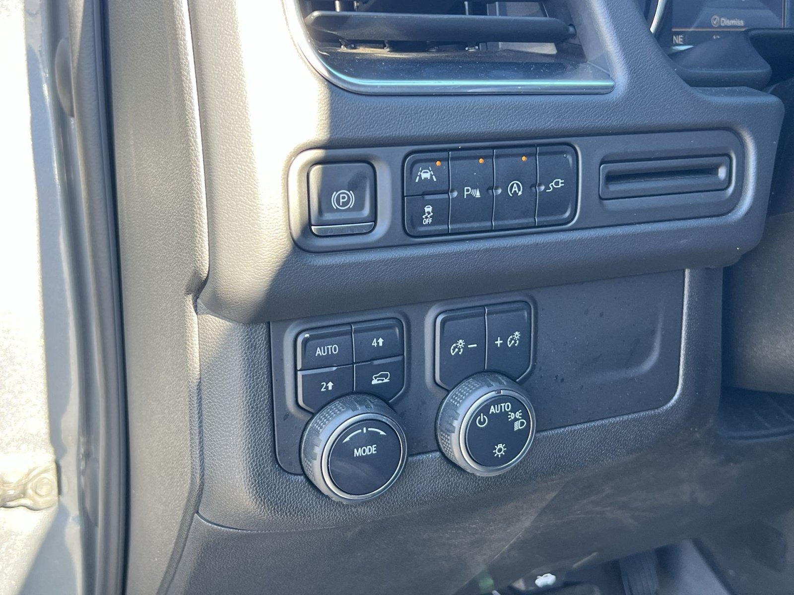Used 2021 Chevrolet Tahoe LT w/ LT Signature Plus Package AWD/4WD image 26