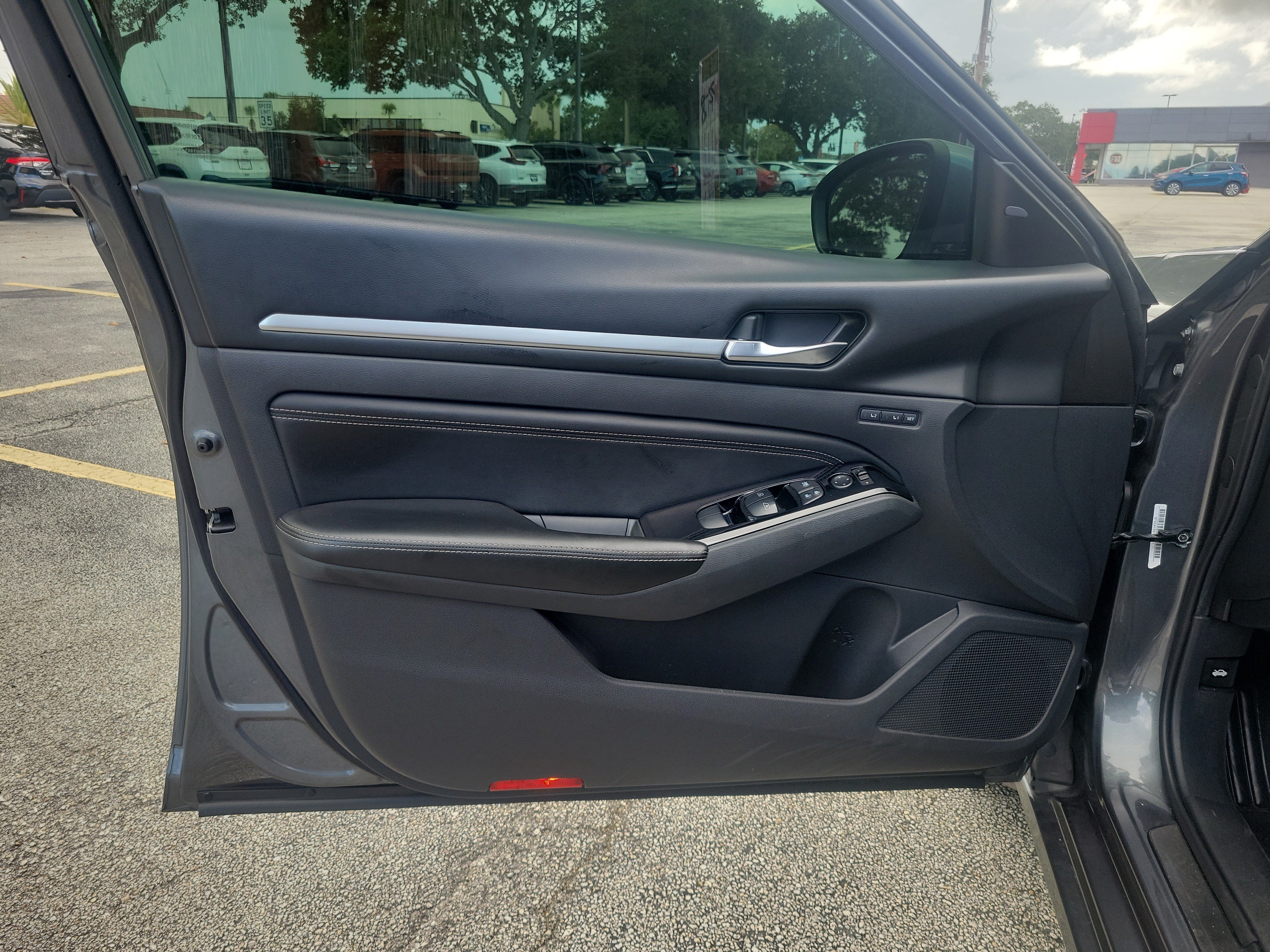 Used 2020 Nissan Altima 2.5 Platinum FWD image 13