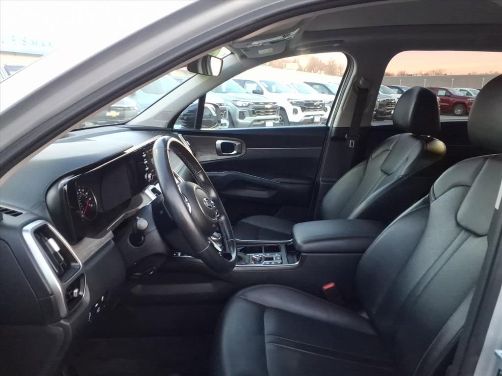Used 2021 Kia Sorento EX w/ Panoramic Sunroof Package image 11