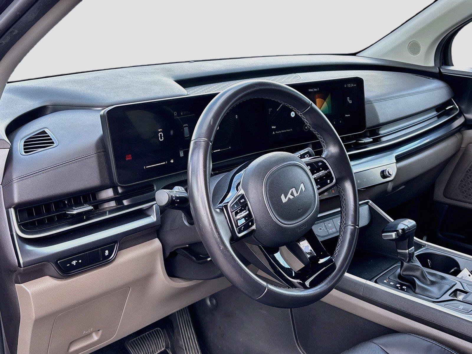 Used 2025 Kia Carnival FWD image 9