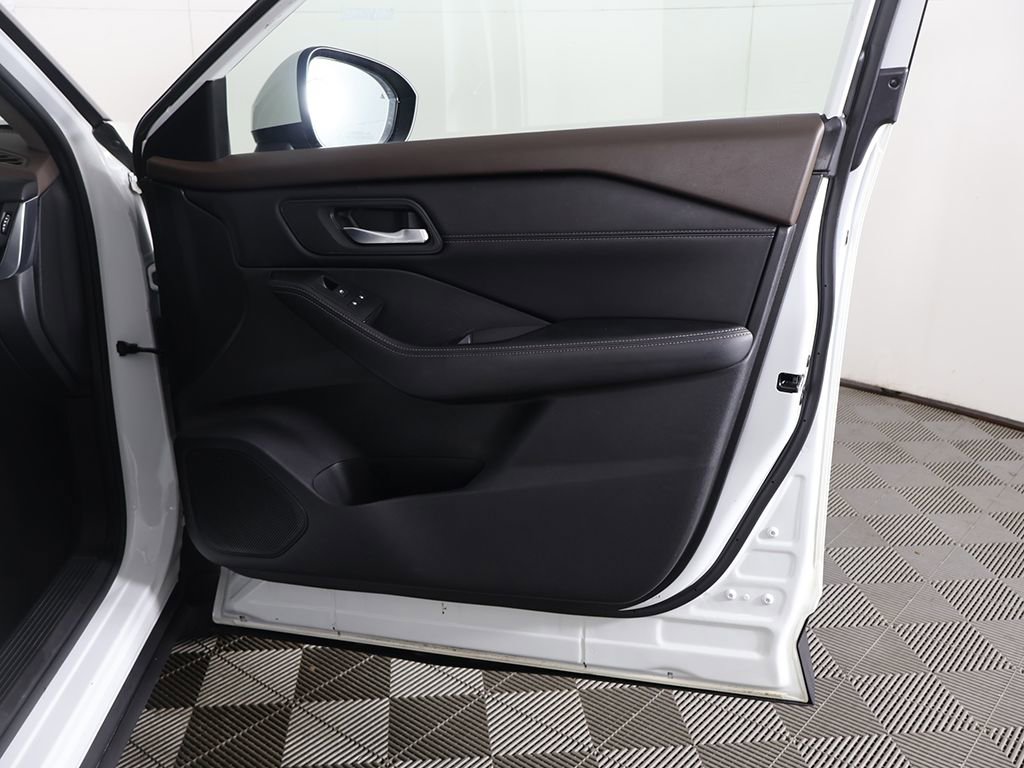 Used 2023 Nissan Rogue SV w/ SV Premium B Package image 23