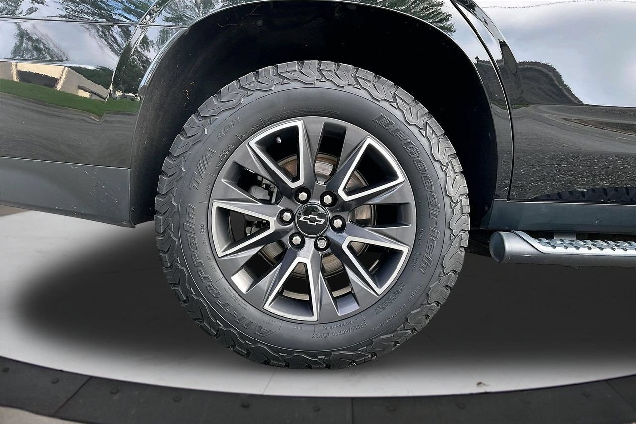 Used 2021 Chevrolet Tahoe Z71 w/ Z71 Off-Road Package AWD/4WD image 38