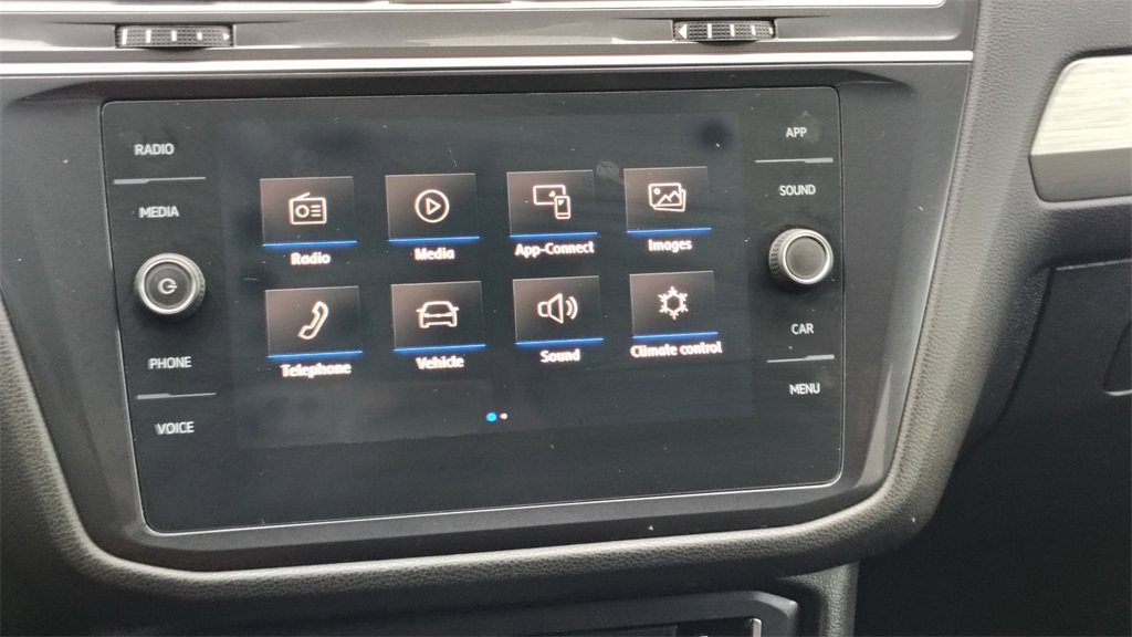 Used 2020 Volkswagen Tiguan SE image 20