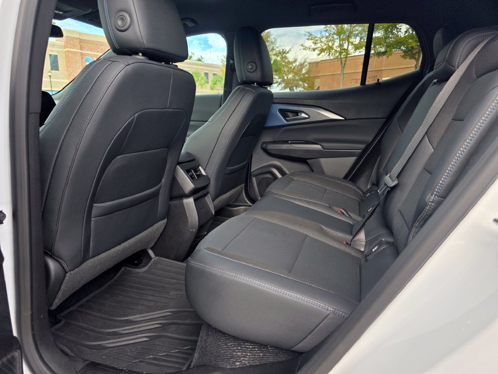Certified 2024 Chevrolet Equinox EV LT FWD image 30
