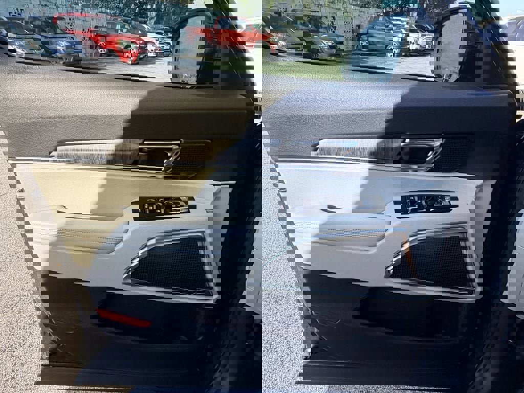 Used 2024 Kia Telluride EX w/ EX Captain's Chair Package image 23