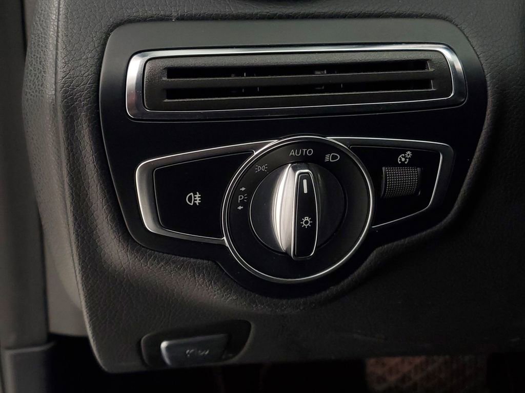 Used 2018 Mercedes-Benz C 300 4MATIC Sedan image 12